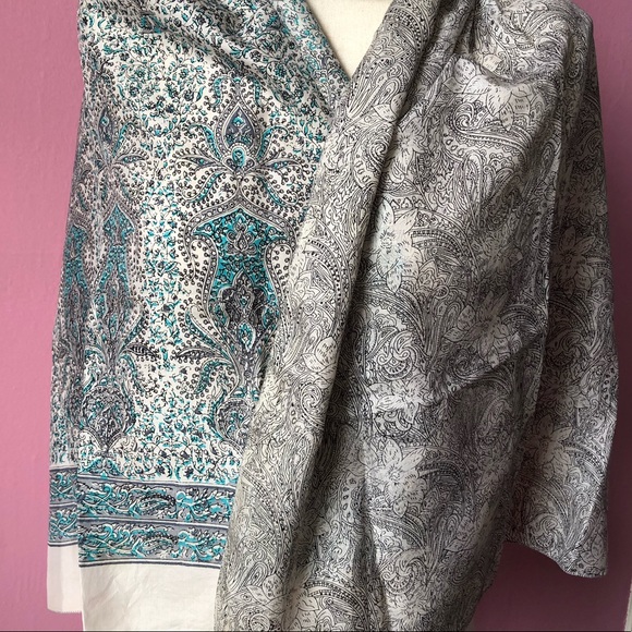 Beautiful Vintage blue&white silk scarf - Picture 3 of 11